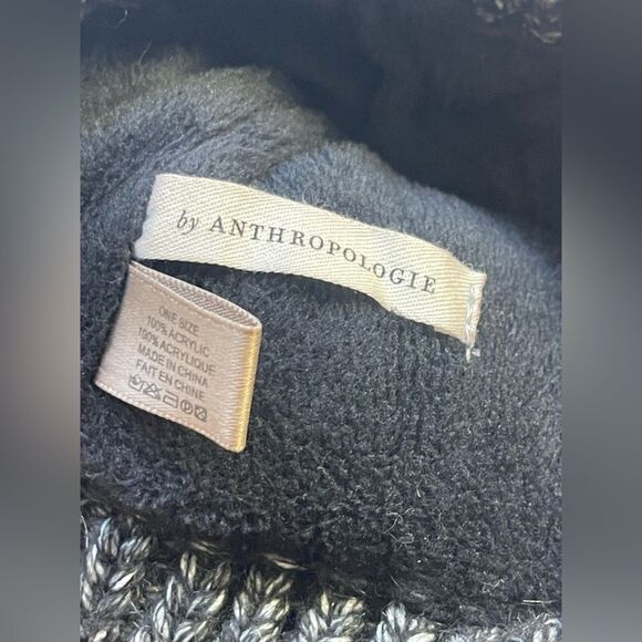 Anthropologie Norah Beanie + Reusable Face Mask Set Cozy Knit Pom-Pom Beanie main image 4